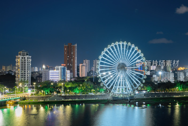 河畔摩天轮与城市建筑景观