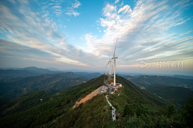 风车山壮阔云层