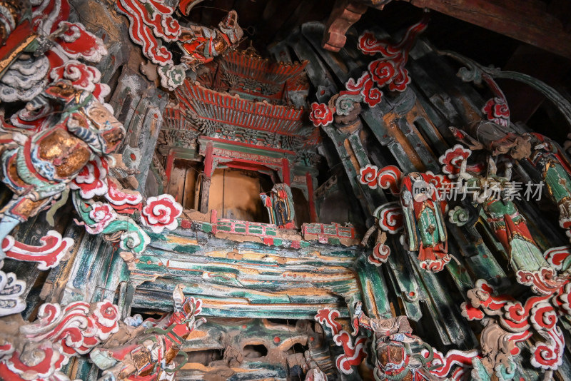 山西悬空寺 殿内的无头木质塑像