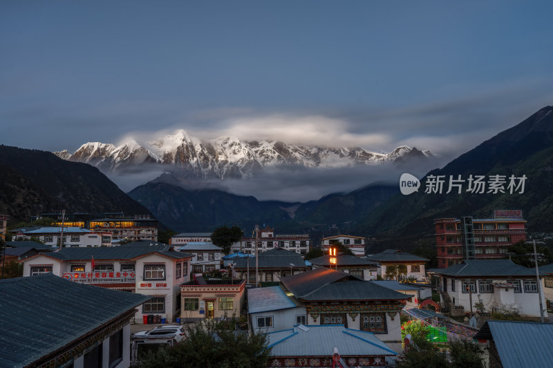 西藏林芝索松村南迦巴瓦峰雪山云海之巅