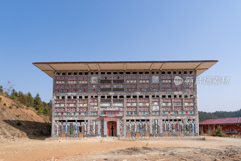 外观装饰独特的乡村建筑