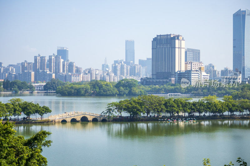 晴天下的惠州西湖景区景色