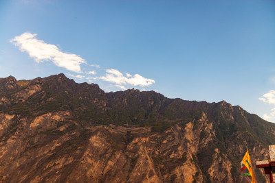 高原山峰的壮丽景色