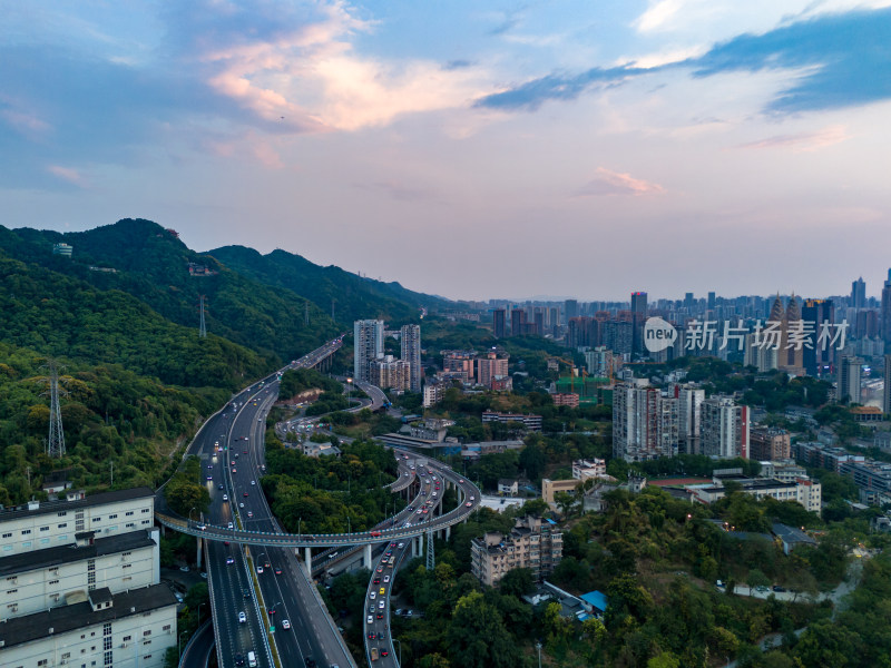 重庆晚霞城市交通航拍图