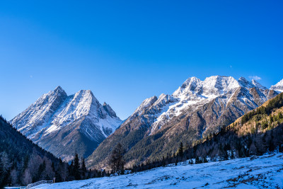 冬天的四姑娘山风景