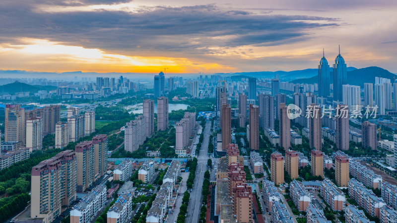 远眺枣庄城市最高建筑双子星