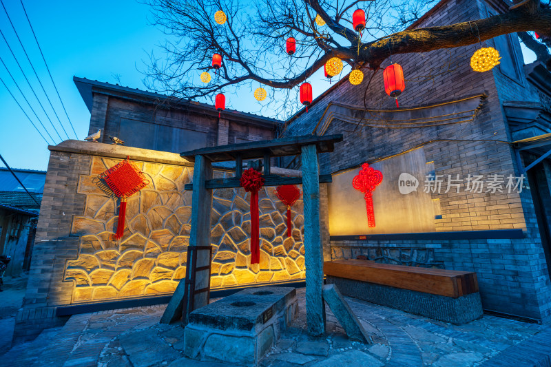 北京胡同年味石景山模式口历史文化街区夜景
