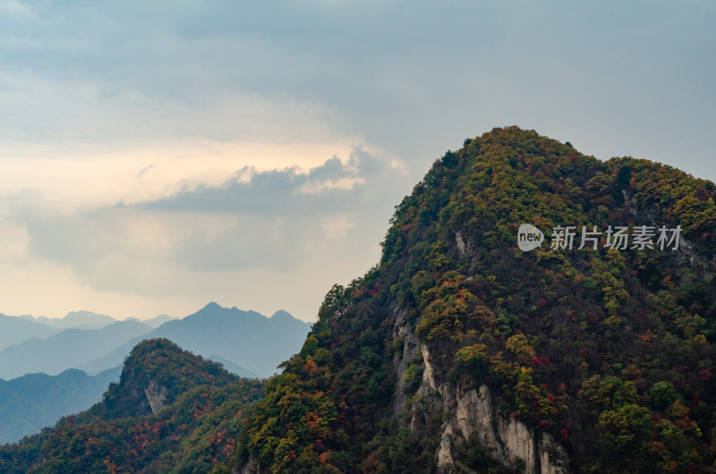 河南省洛阳白云山九龙潭秋天风景