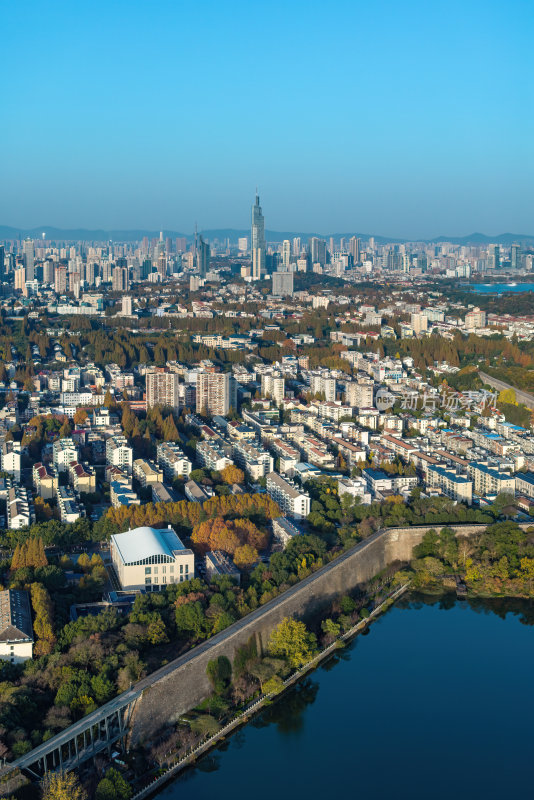 江苏南京灵山风景区前湖秋天秋色航拍