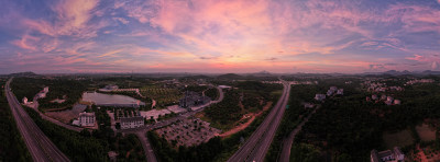 航拍特色建筑与周边绿地景观全景