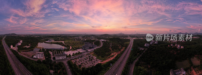 航拍特色建筑与周边绿地景观全景