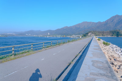 香港大浦大美督船湾淡水湖滨海堤坝