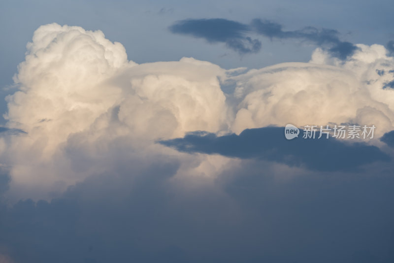 壮观的天空积云全景