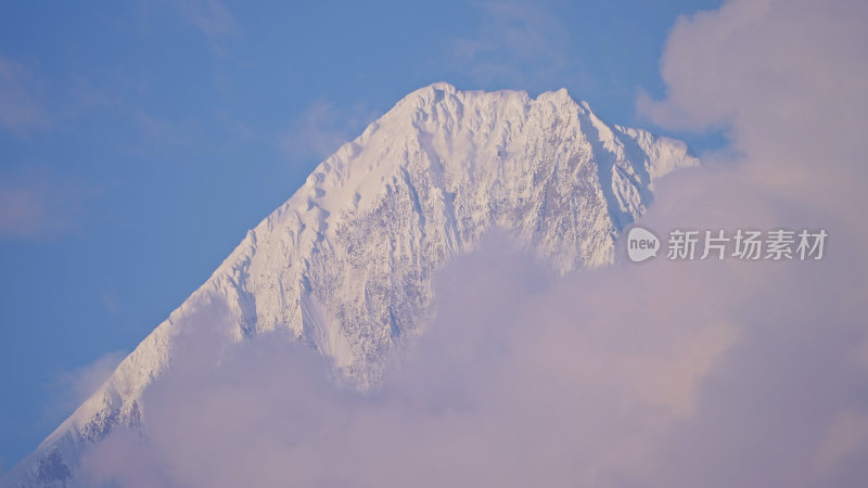 四川贡嘎雪山云海