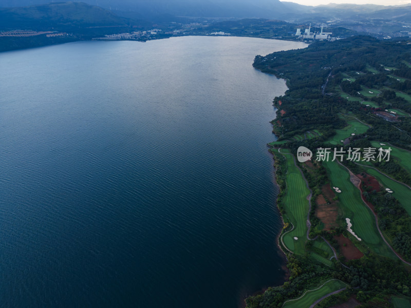 高尔夫湖景别墅区航拍