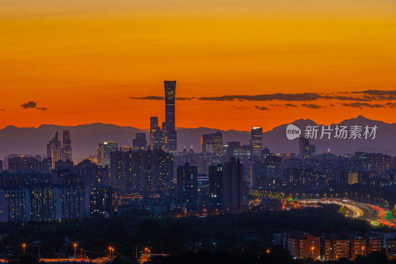 夕阳下的国贸CBD中央商务区中国尊