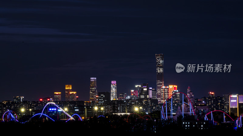 夜晚城市灯光夜景与游乐设施全景