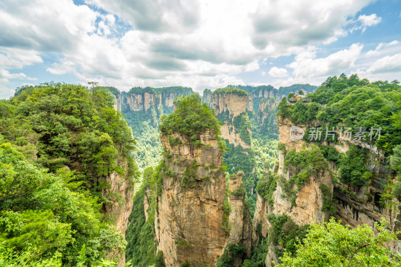 中国湖南张家界的壮丽山脉景观