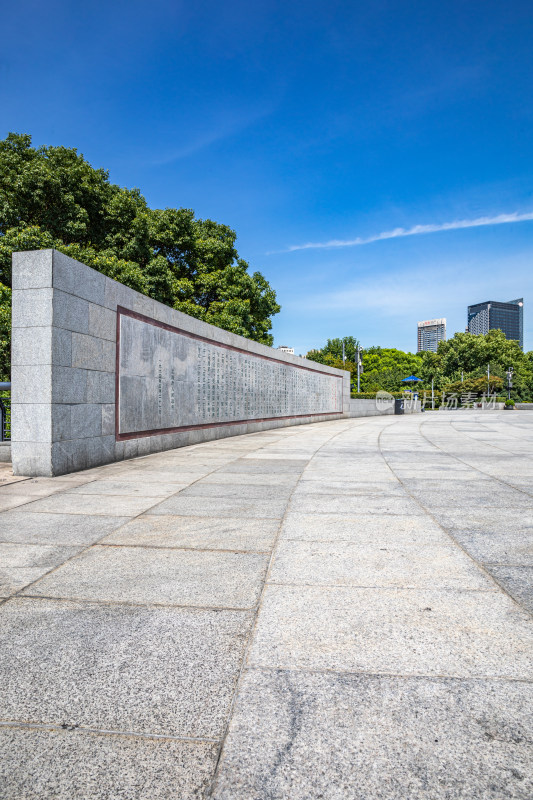 上海外滩外白渡桥陆家嘴黄浦江城市景观