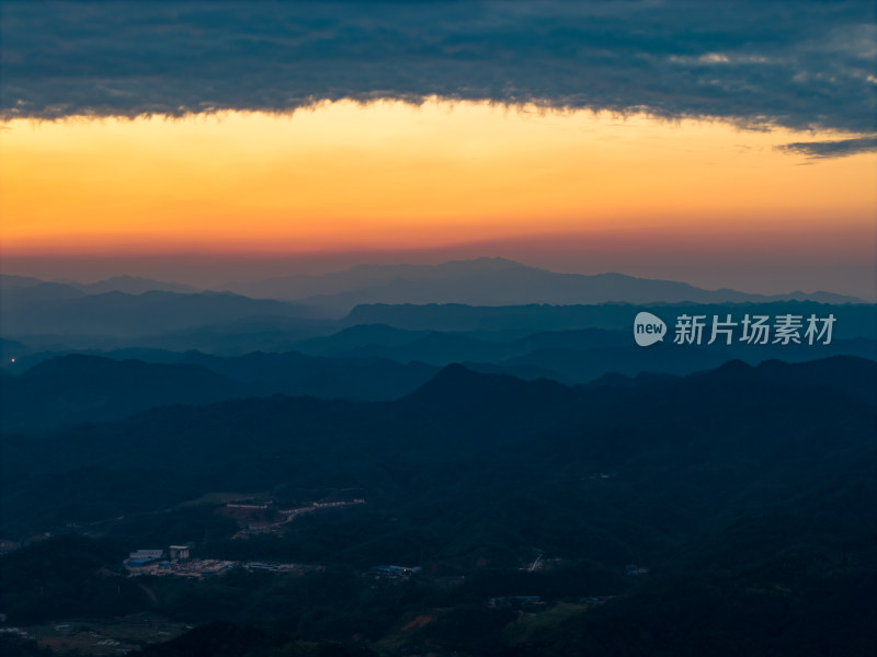 山川夕阳晚霞航拍图