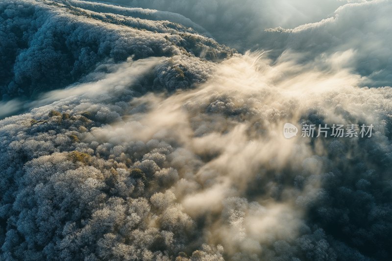 航拍山林云雾缭绕景象