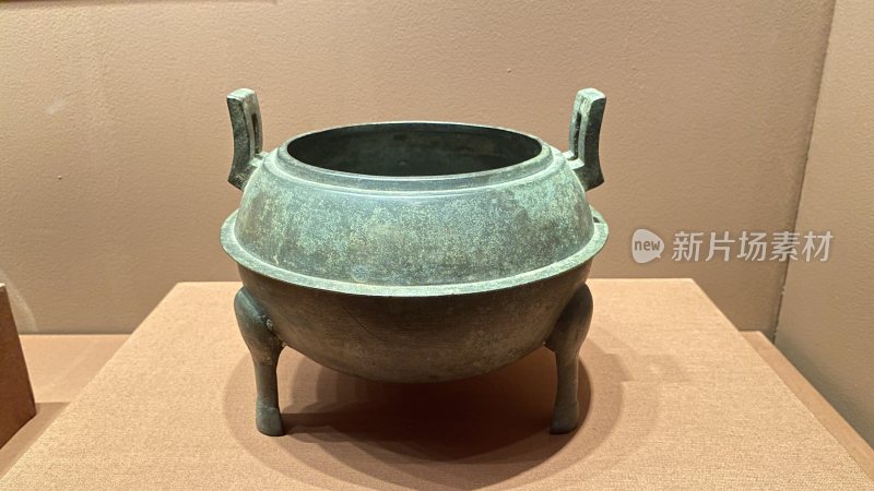 古代青铜鼎文物展示