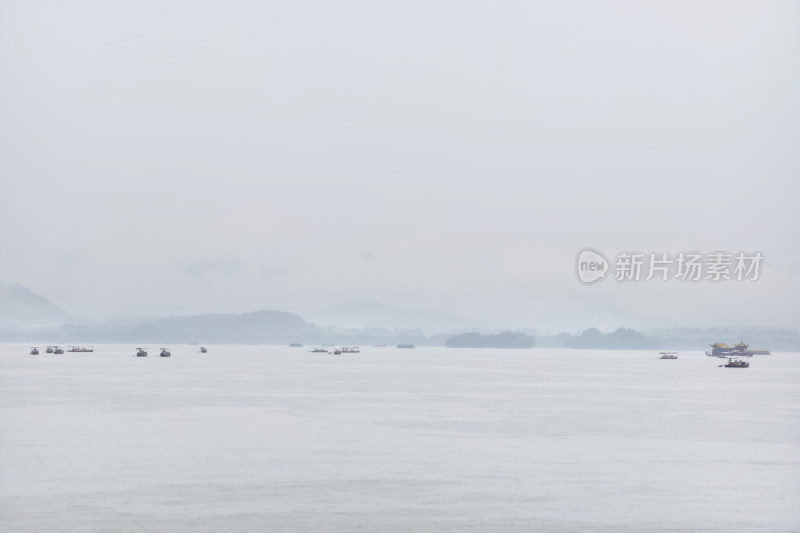 烟雨中的杭州西湖