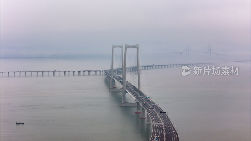 低空平流雾下的深中通道