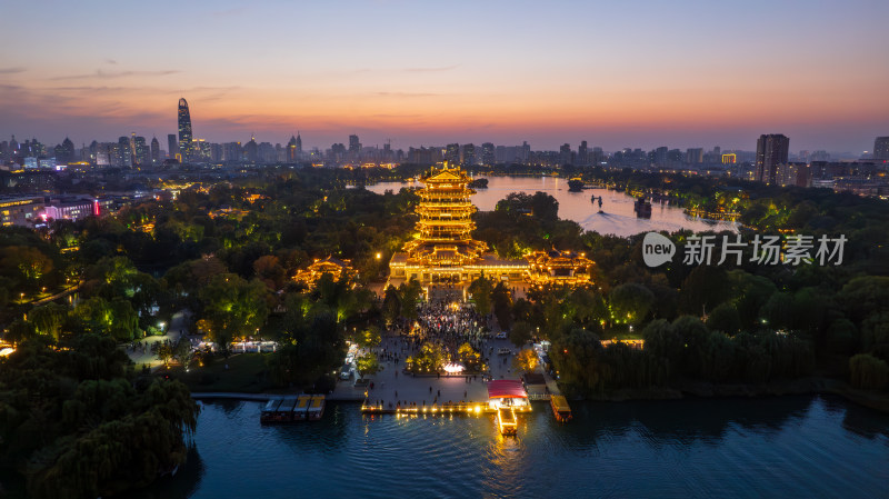 山东济南大明湖夜景航拍灯光