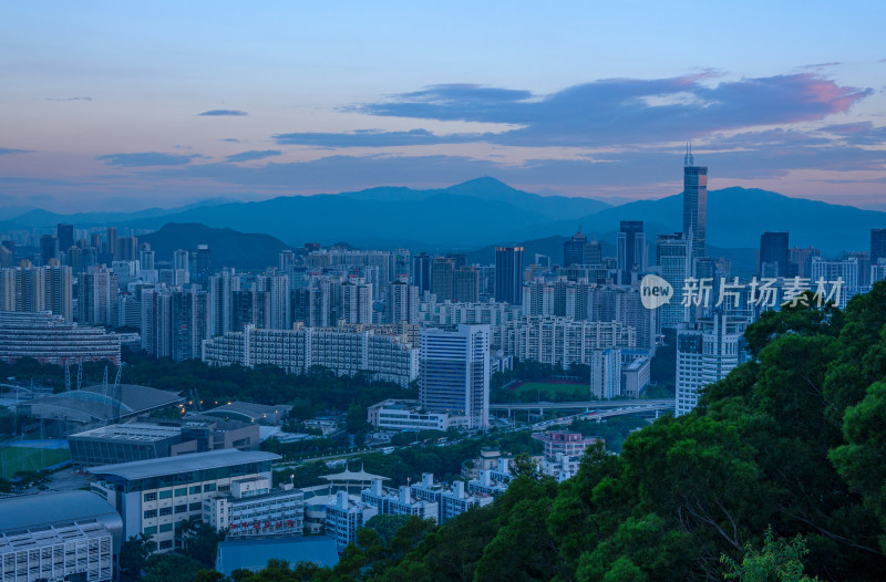 深圳笔架山俯瞰城市高楼建筑与黄昏夕阳