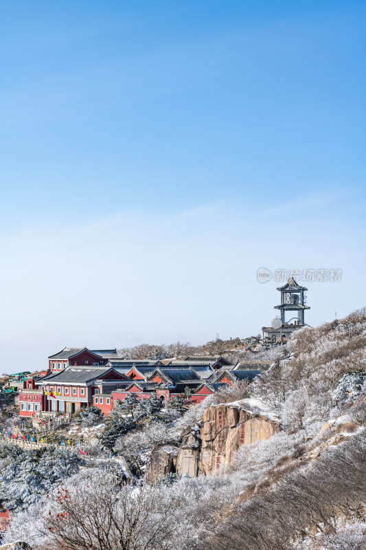 春雪后的泰安泰山风景区自然风光景点景观