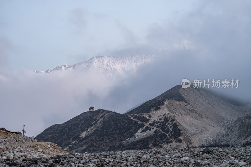 西藏山南洛扎秘境库拉岗日雪山壮丽景色