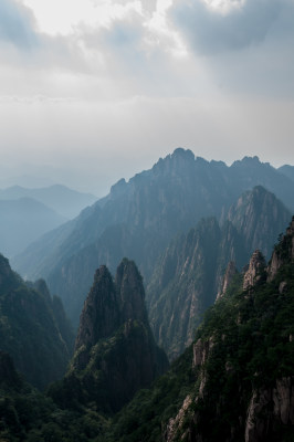 西海大峡谷的山峰