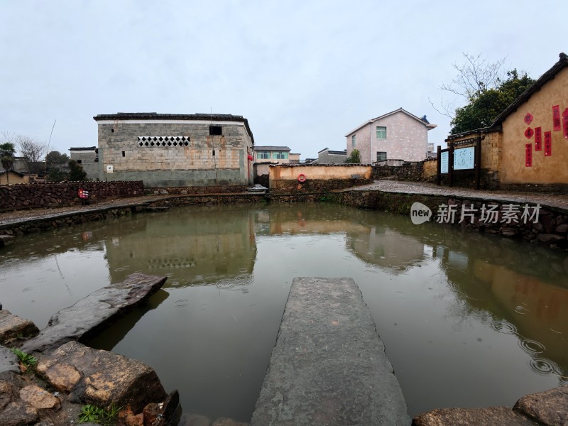 雨中竹桥古村