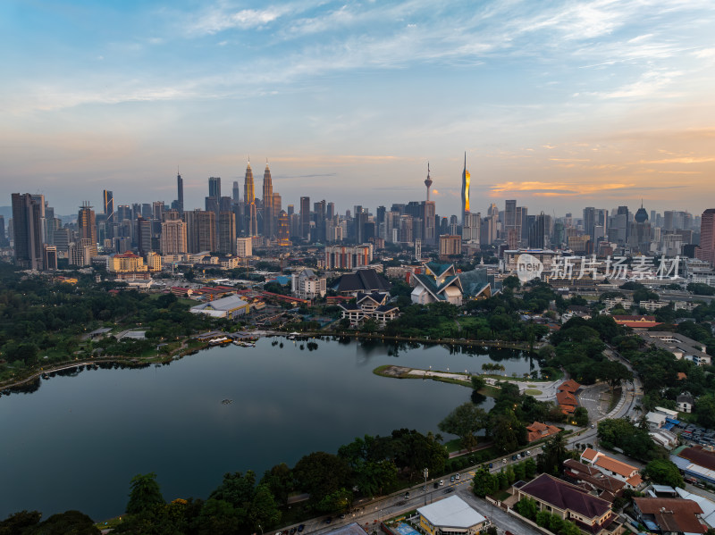 马来西亚吉隆坡莫迪卡石油双子塔日落夜景