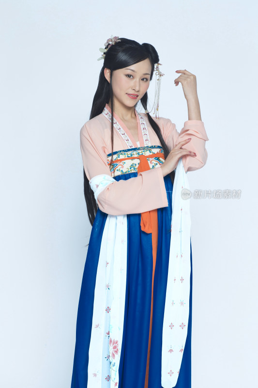 身穿古装的汉服女性人像（汉服影棚拍摄）