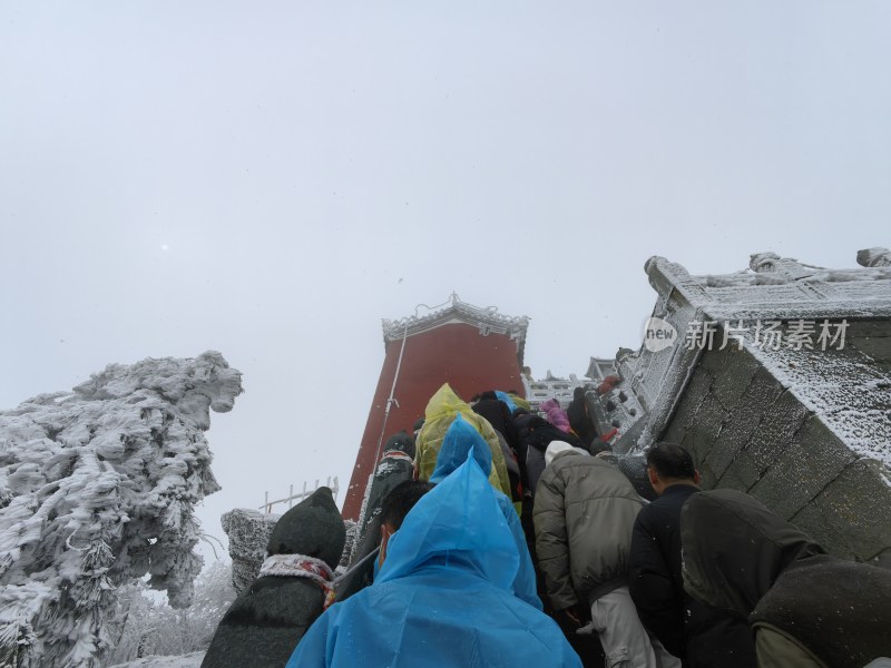 湖北武当山景区冬天大雪雾凇古建筑旅游