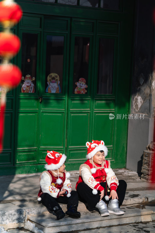 中国传统新年春节儿童红色可爱喜庆服装