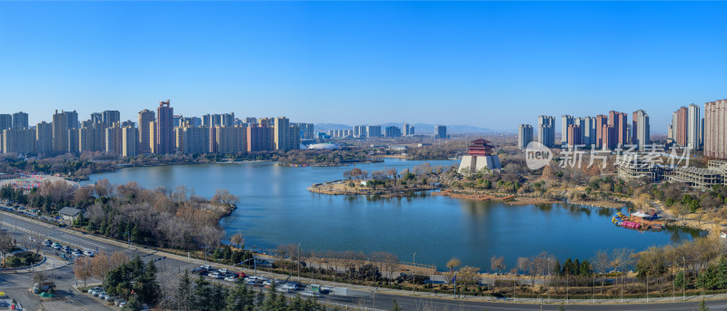 山东省枣庄市东湖公园中兴阁冬季全景