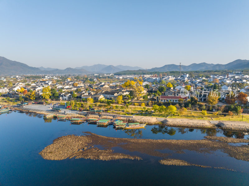 航拍安徽宣城泾县桃花潭风景区老街村庄