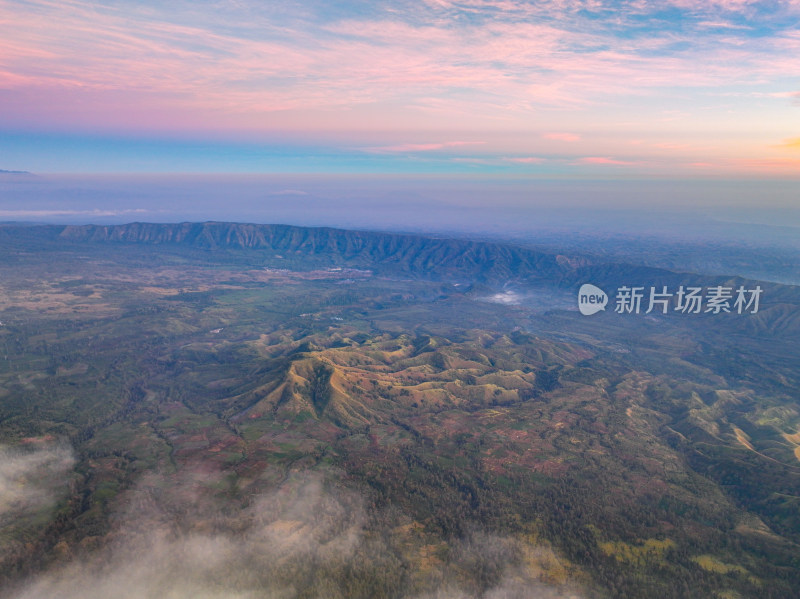 航拍下的印尼伊真火山