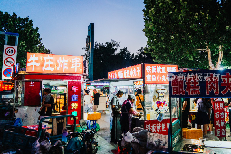 东营鸿港夜市美食街