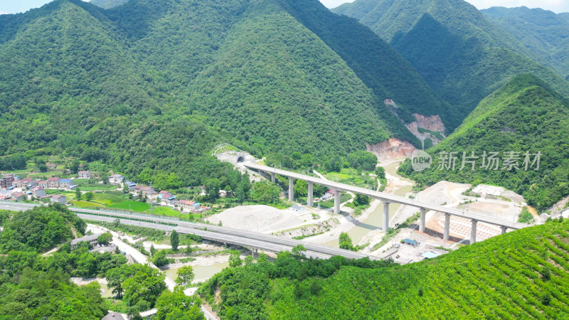 航拍基建狂魔山谷交通高架桥