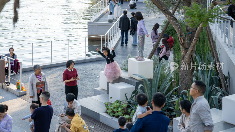 成都市内热门游玩目的地麓湖周末综合