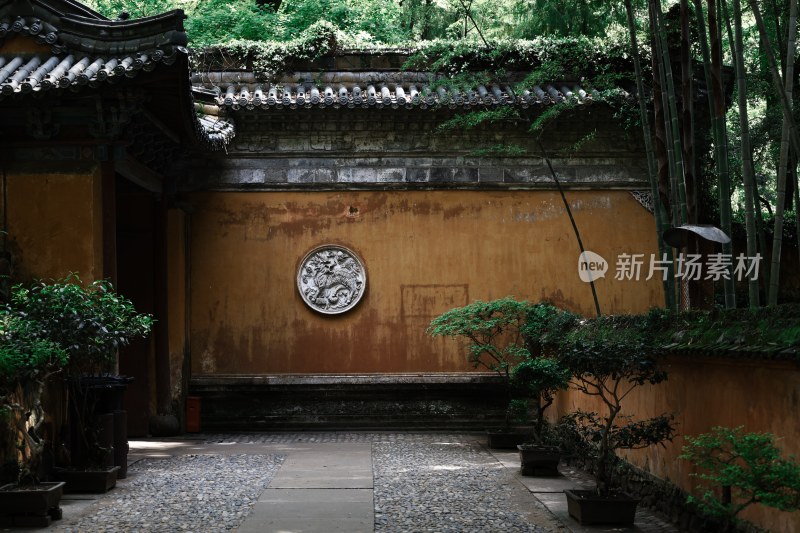 台州天台山国清寺中式庭院古朴墙景