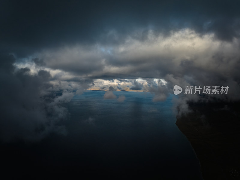 雪山云海日出