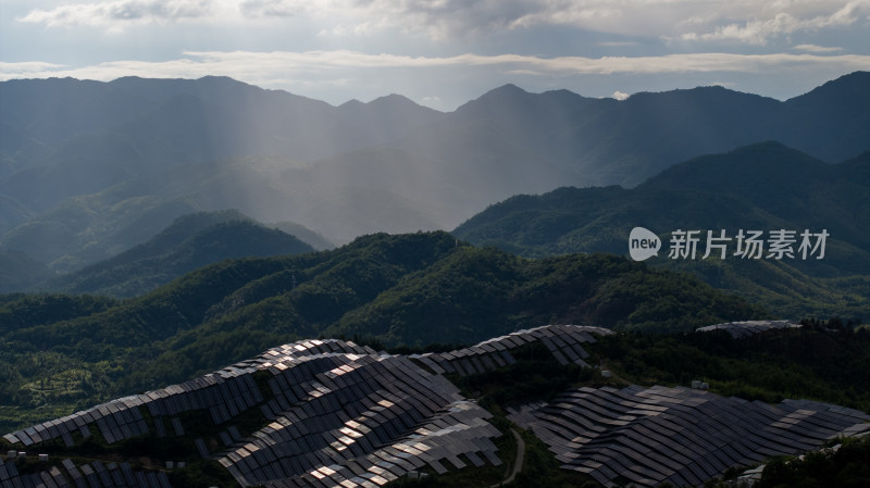 航拍大型的光伏发电基地，高兴科技能源产业