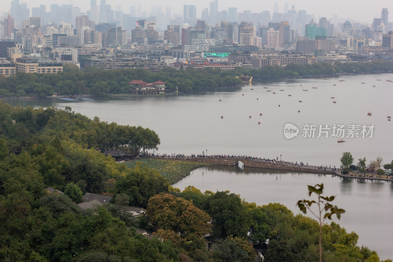 杭州宝石山远眺西湖断桥景观