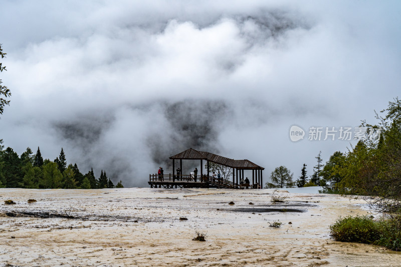 四川阿坝藏族羌族自治州黄龙风景区