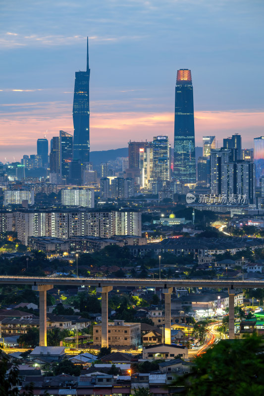 马来西亚吉隆坡电视塔日落夜景